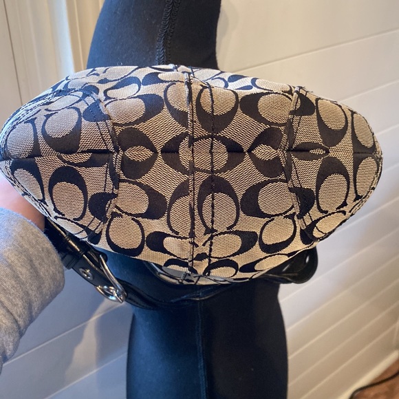 Authenticated Coach Signature Soho Hobo Shoulder Bag - Picture 11 of 14